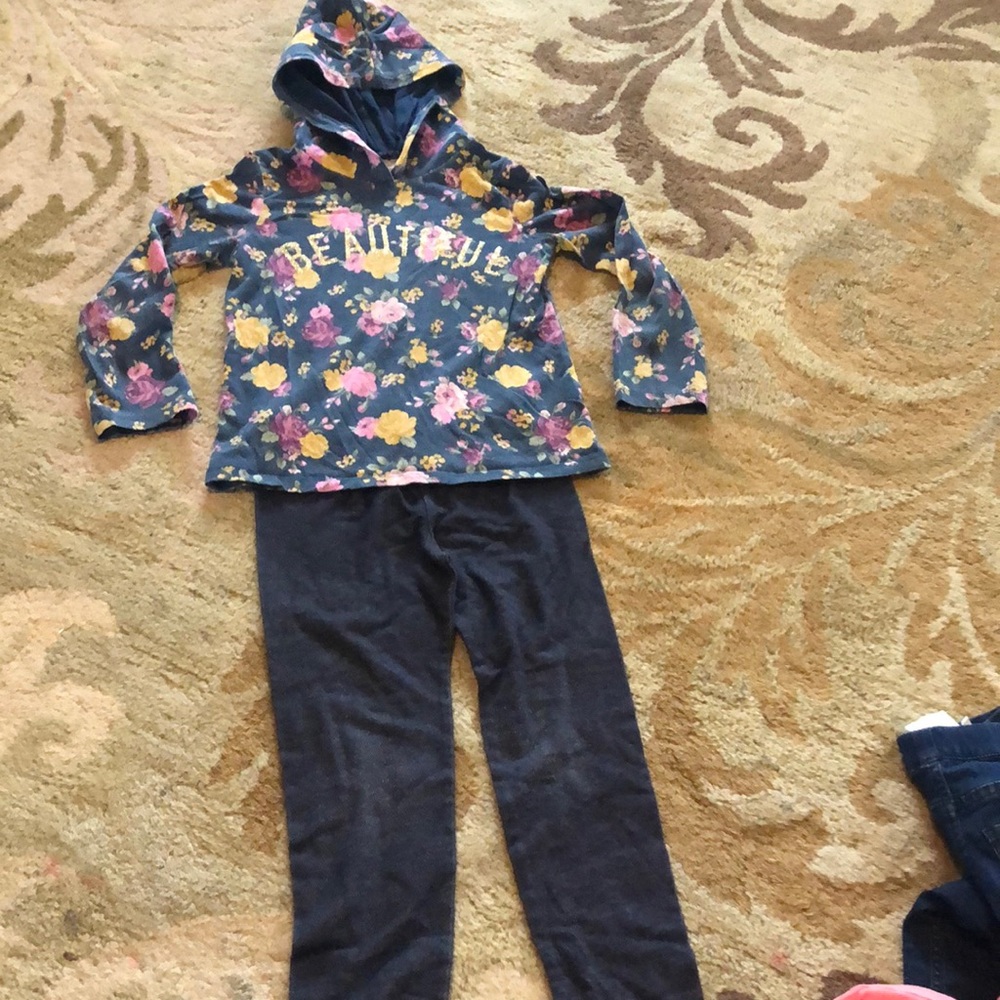5T flower shirt and Jean leggings